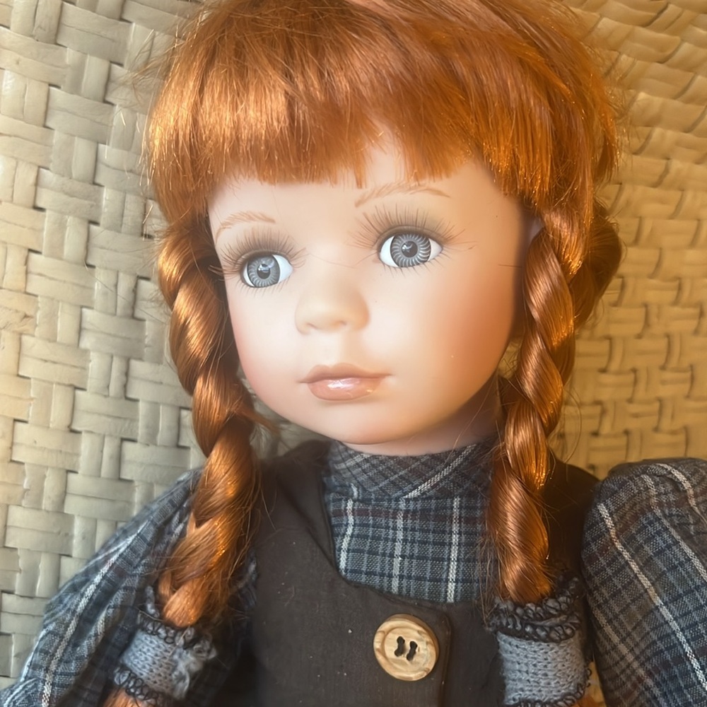 DUCK HOUSE VINTAGE HEIRLOOM PORCELAIN DOLL DUTCH 18” FIRM PRICE - Picture 8 of 10